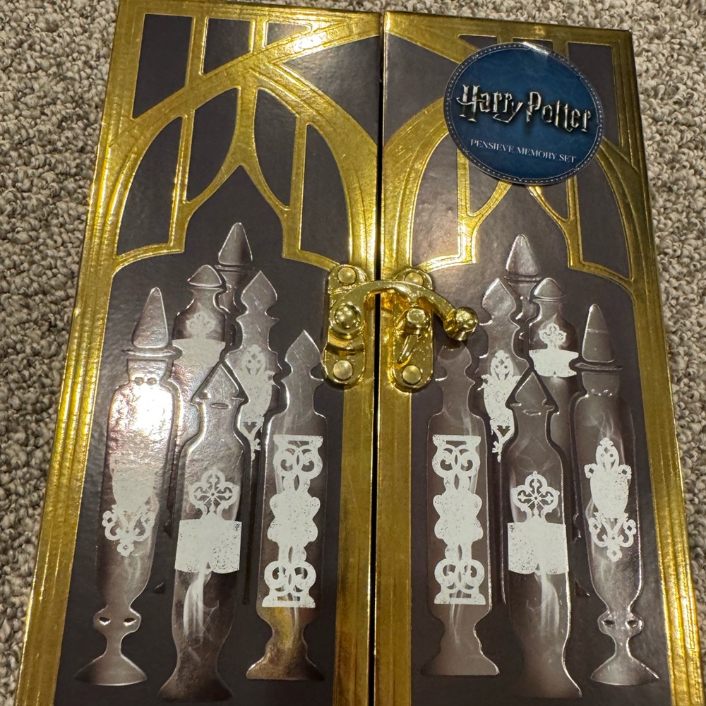 Harry Potter Pensieve Memory Set - Gold and Black